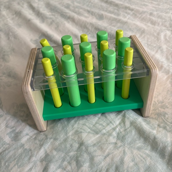 • Lovevery • Kids The Companion Play Kit Months 22, 23, 24 Wooden Posting Stand - Picture 6 of 6